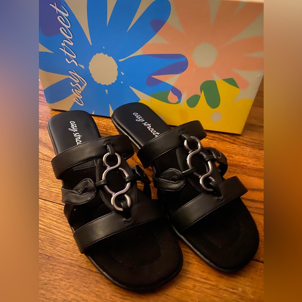 Easy Street womens size 8 “Torrid” Sandals-NWT
